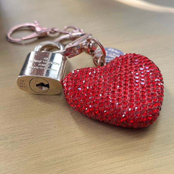 Louis Vuitton Gold Brass Lock # 334 on Red Rhinestone Heart Bling Keychain - Picture 3 of 4